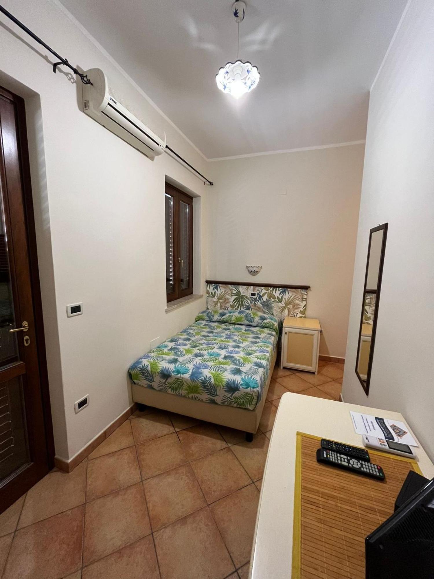 Dormo Da Lia Borgo San Nicola Hotel Mandra Capreria Buitenkant foto